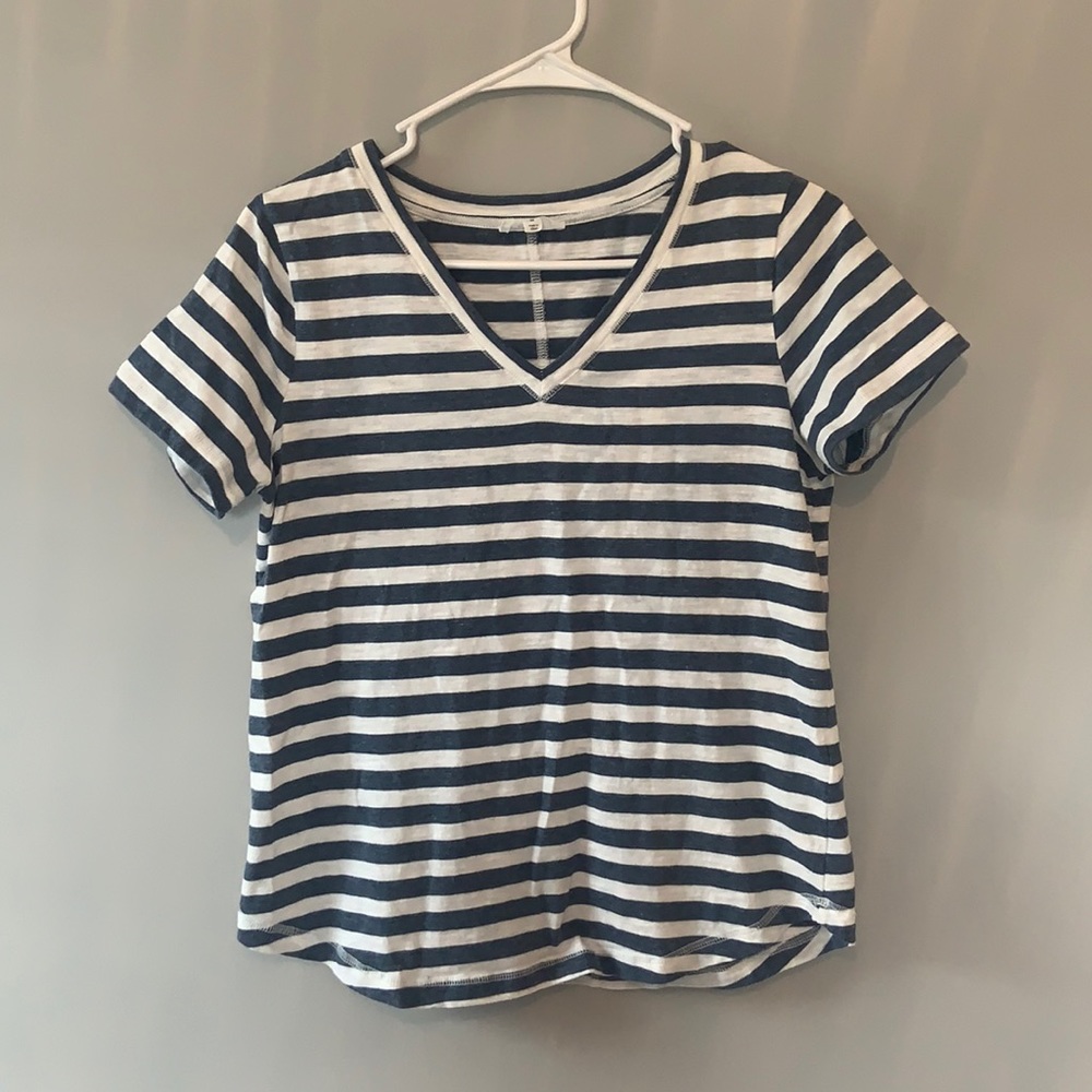 Women’s a loves a tee shirt